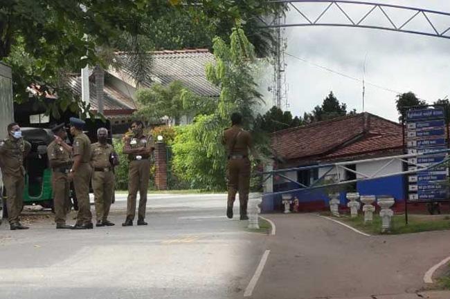 Minuwangoda Police closed off following coronavirus infection