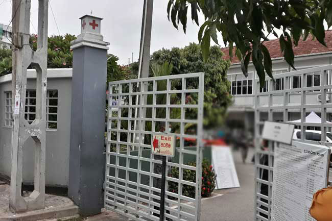 Six staff members of Kalubowila hospital contract COVID-19