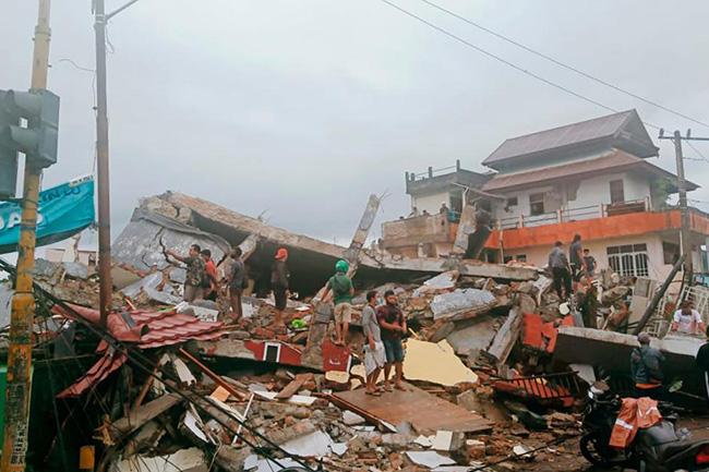 Earthquake in Indonesia’s Sulawesi: At least 67 killed, hundreds injured