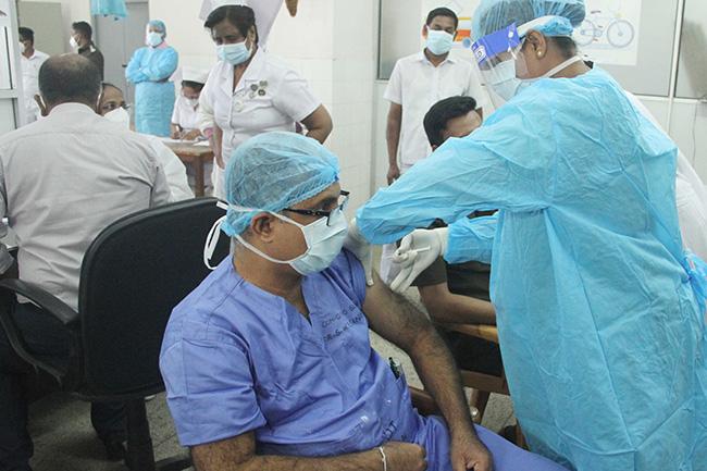 No allergic reactions reported during vaccinations – Dr Ananda Wijewickrama