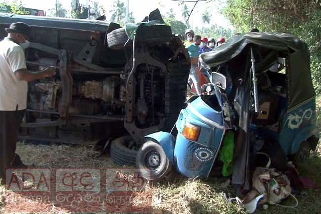 Two of same family dies after police jeep collides with tuk