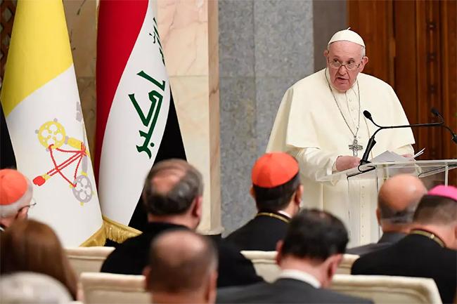 Pope Francis on Iraq visit calls for end to extremism and violence