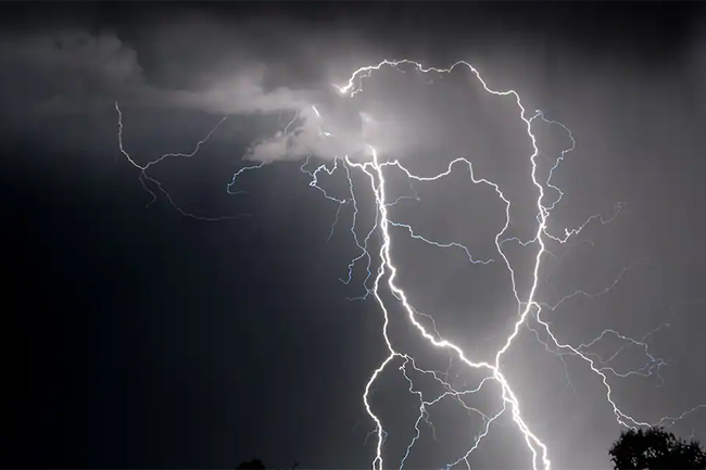 Public warned of severe lightning during thundershowers