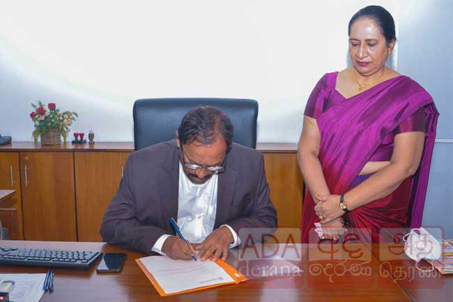 Mohan Samaranayake assumes duties as DG of Govt. Information Dept.
