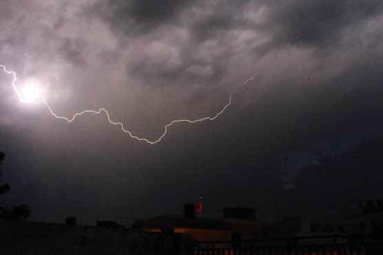 Weather advisory for heavy rain and severe lightning
