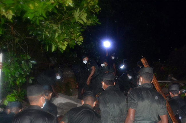 Person dies in earth slip at Warakapola