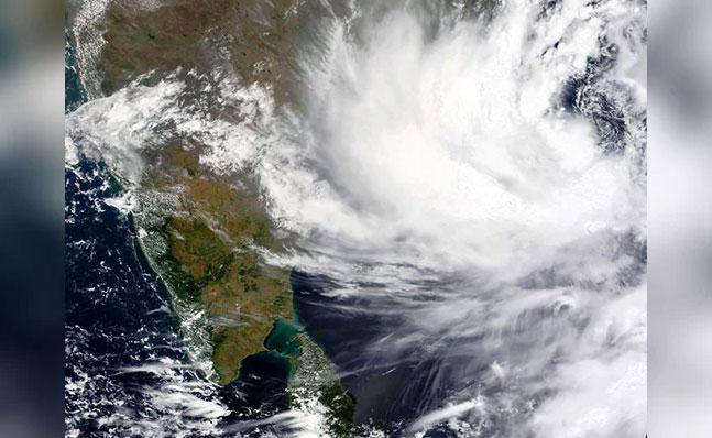 Advisory for heavy rain and strong winds over next two days