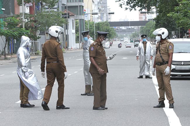 Police arrest 886 more people for flouting quarantine laws
