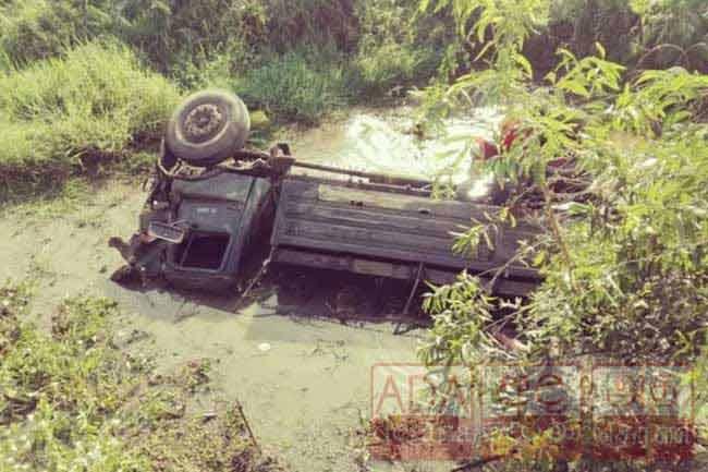 Two dead after army truck topples in Batticaloa