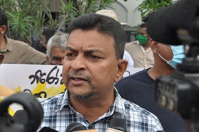 Two including JVP’s Mahinda Jayasinghe arrested over protest