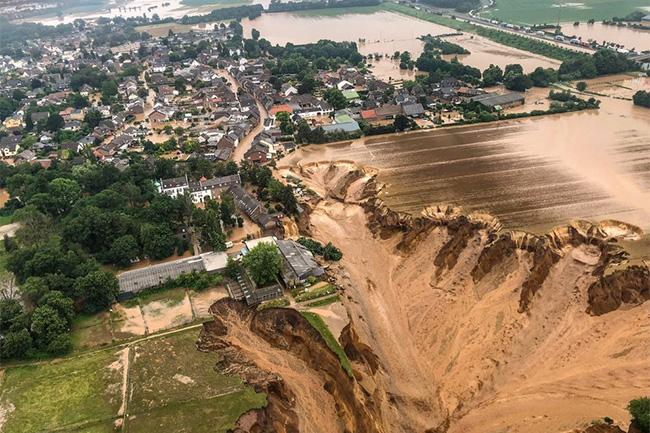 Europe floods: At least 120 dead, more than 1,000 unaccounted for