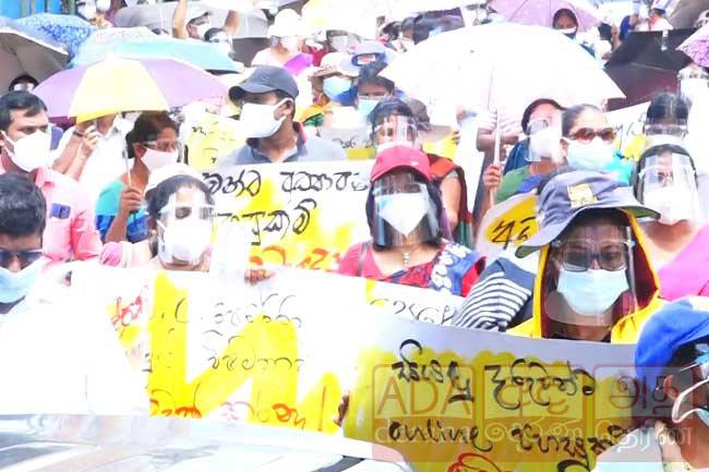 Teachers and principals decide not to report for duty today