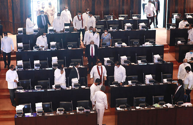 President arrives in Parliament