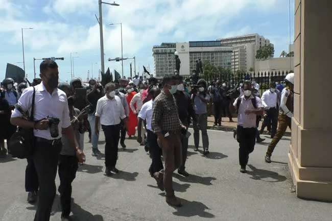 Dozens arrested at protest in front of Presidential Secretariat