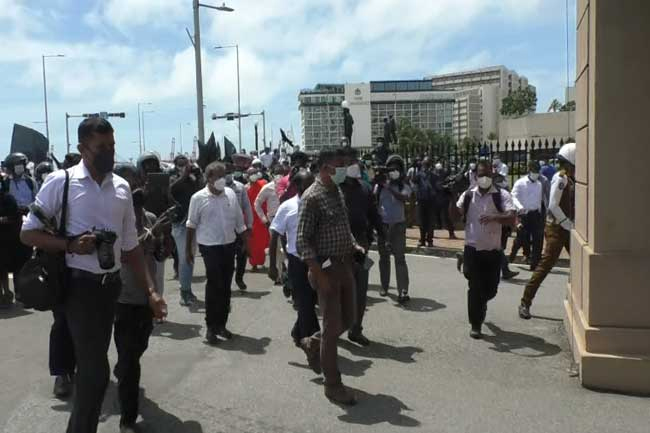 Dozens arrested at protest in front of Presidential Secretariat
