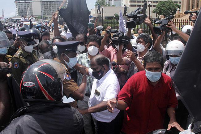 44 arrested during protest near Presidential Secretariat granted bail