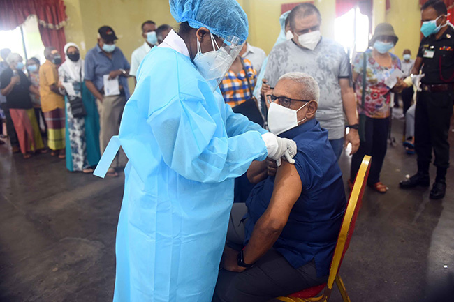 Majority of Kalutara, Colombo districts’ population aged above 30 fully vaccinated
