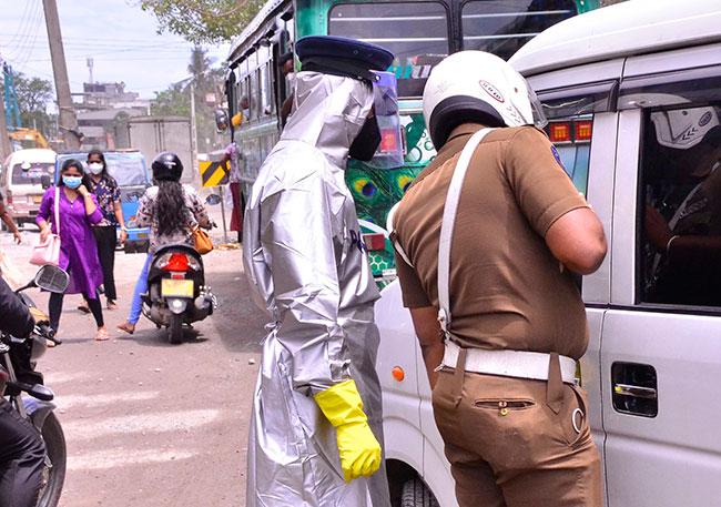 Police arrest another 581 for breaking quarantine laws