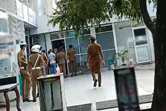 Hand grenade found inside private hospital in Narahenpita