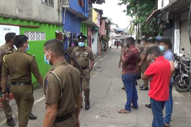 Five arrested for pelting stones at cops during drug raid
