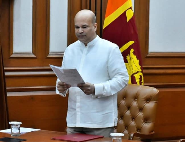 Milinda Moragoda presents credentials to President of India