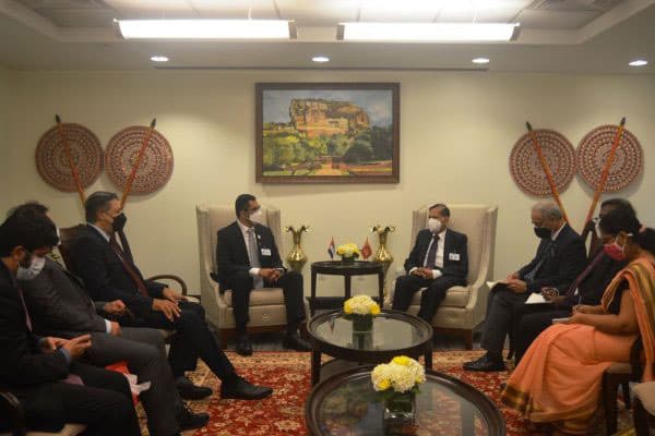Sri Lanka requests UAE assistance regarding purchase of oil