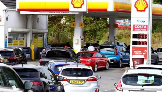 British army put on standby to help ease fuel supply crisis