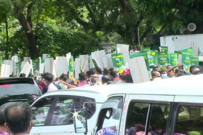 Traffic congestion in Colombo due to SJB protest rally