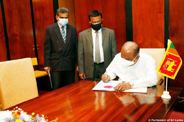 Speaker endorses certificate on Minimum Retirement Age of Workers Bill