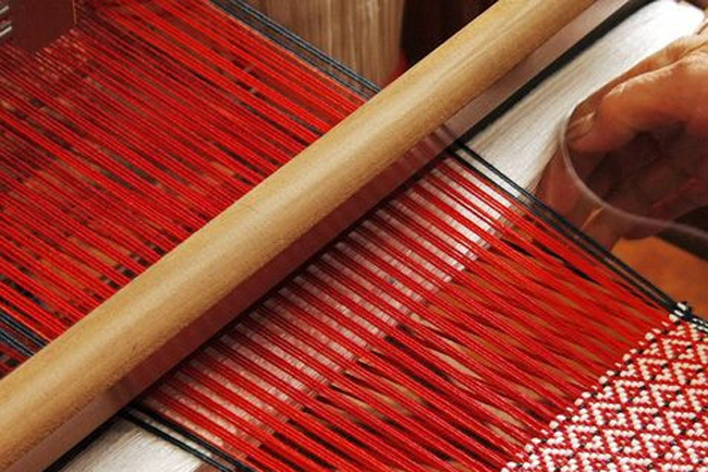 Sri Lanka’s ‘Dumbara Weaving’ on UNSECO’ intangible heritage list