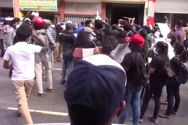 Darley Road in Colombo blocked due to protest