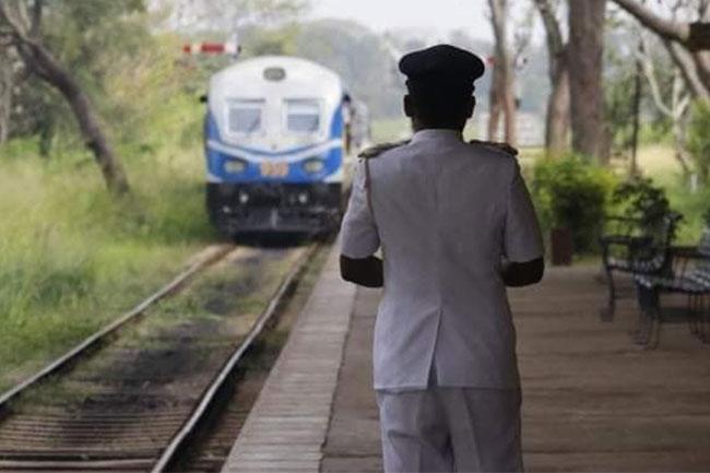 Railway station masters temporarily postpone strike