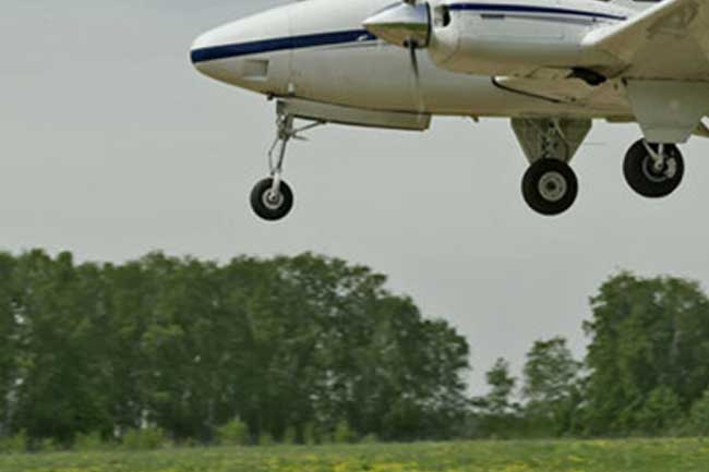 Light aircraft makes emergency landing in Kimbulapitiya