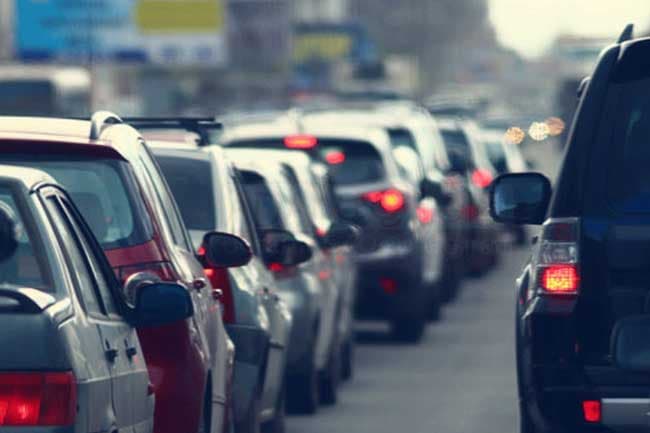 Heavy traffic on several main roads leading to Colombo