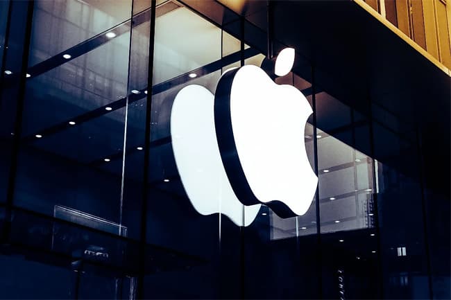 Apple becomes first firm to hit $3 trillion market value
