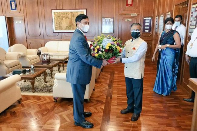 India extends USD 900 million facilities to Sri Lanka