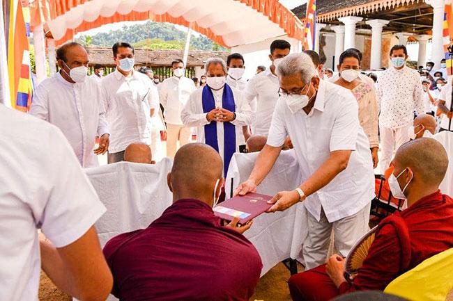 ‘Yathivara Suraksha’ scholarships presentation in Ratnapura District