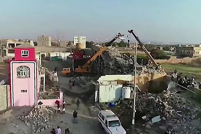 At least 100 killed or wounded in Yemen prison air strike carnage
