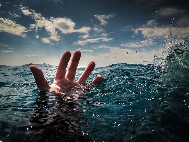 Two girls missing after drowning in Weligama