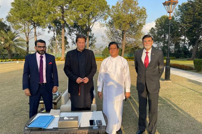 PM Khan reaffirms strong fraternal relations between Pakistan, Sri Lanka