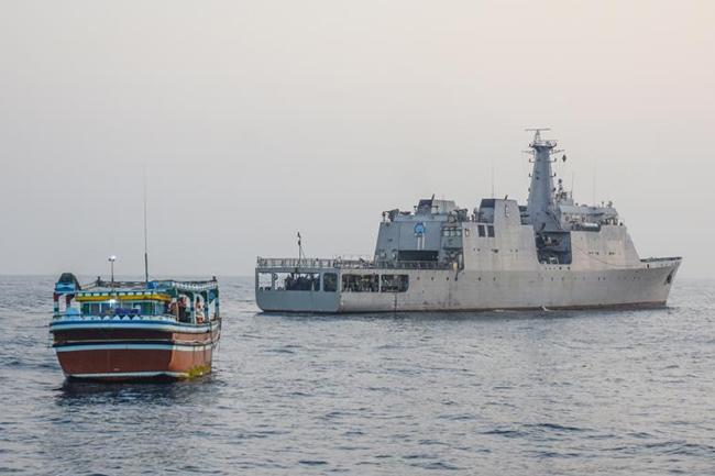 Drug peddlers dump heroin into sea as Navy foils smuggling attempt