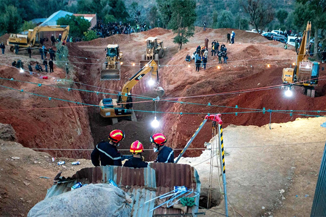 Morocco: Rescuers inch nearer to boy stuck in well for days