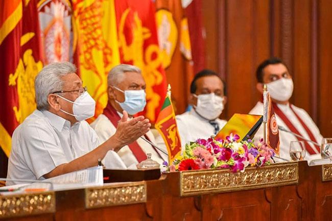 President holds special meeting with public officials, briefs on govt’s future plans