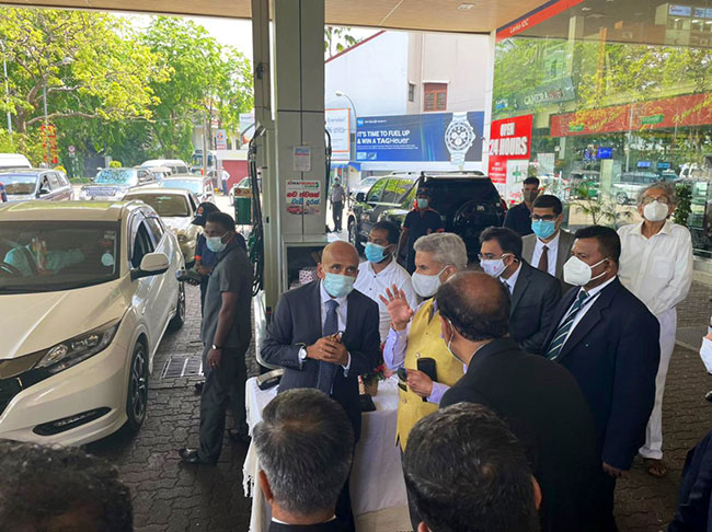 Indian minister visits LIOC filling station in Colombo