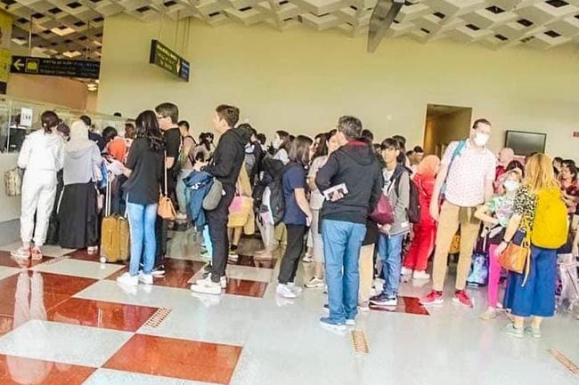 Tourist arrivals to Sri Lanka cross 100,000 per month in two years