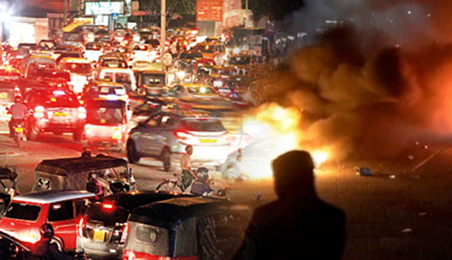 Protesters block Kandy-Colombo Road at Dalugama