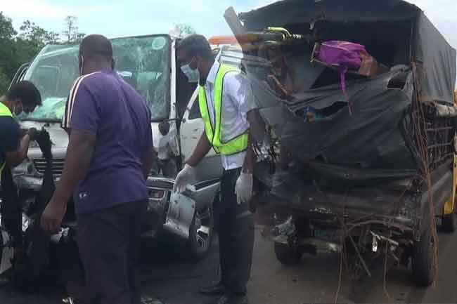 One killed, 13 injured in crash on expressway