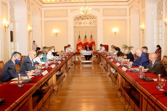 Foreign Min. holds diplomatic briefing on post conflict reconciliation and related issues