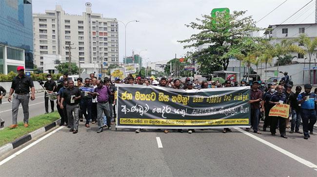 Heavy traffic at Rajagiriya due to protest march