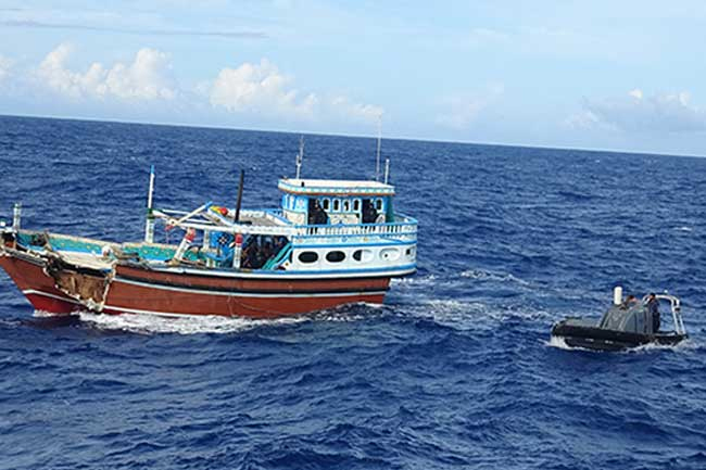 Vessel smuggling large volume of narcotics apprehended off Sri Lanka
